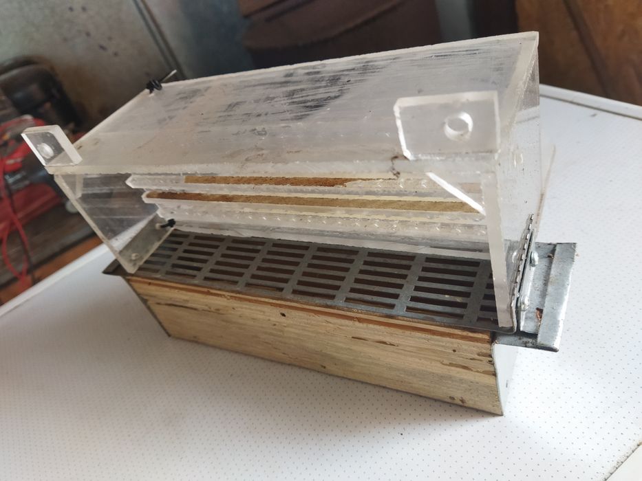 Пчеловодный инвентарь.