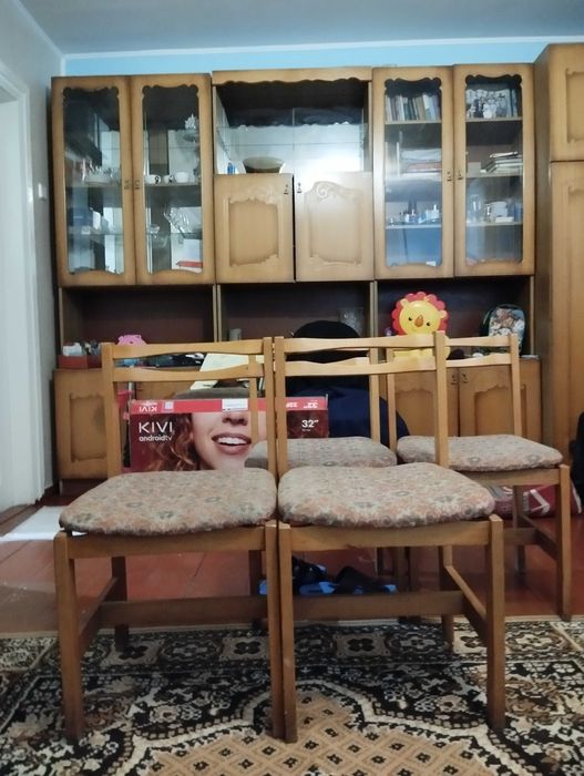 Продам стільці з натурального дерева з м'якими сидіннями