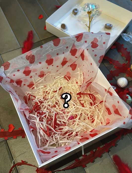 Подарунок для дівчини, сюрприз бокс, бокс-загадка