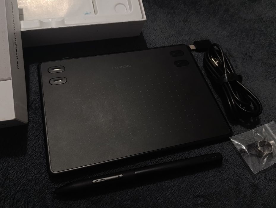 Huion Inspiroy RTE‑100 - tablet graficzny, stan bardzo dobry