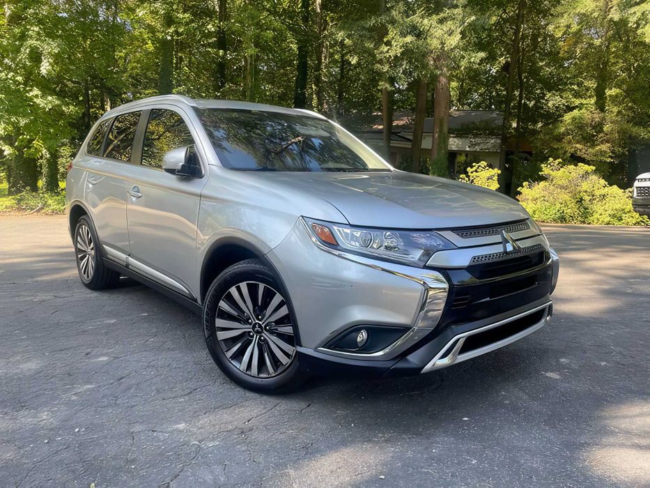 Mitsubishi Outlander      2020