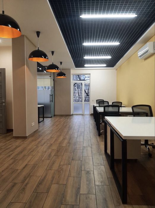 Продаж офісу: Київ, Печерськ, Коновальця 36е