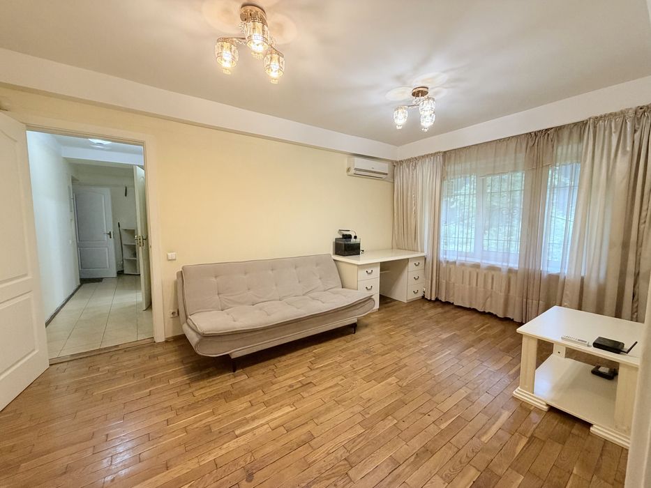 Продам 2к квартиру Печерский район Либідська Палац Украина В.Тютюнника 47