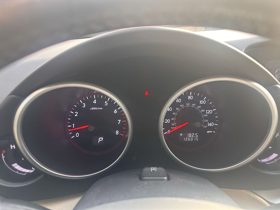 Субару Трібека 2008 року