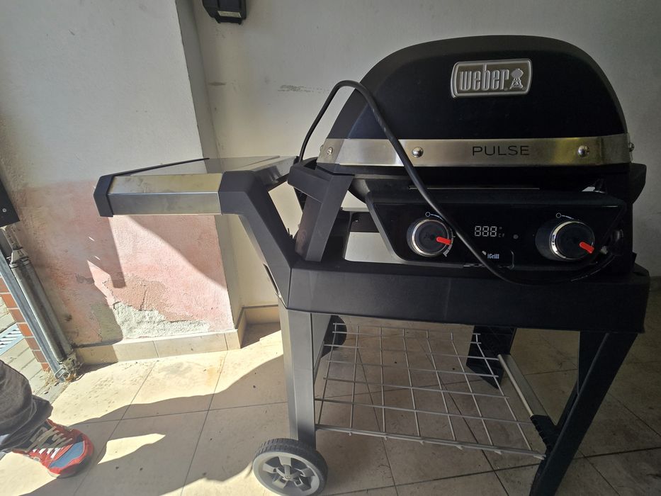 Grill elektryczny Weber Pulse 2000