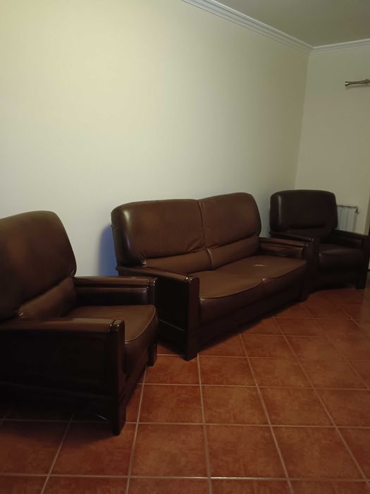 Conjunto de sofás em pele