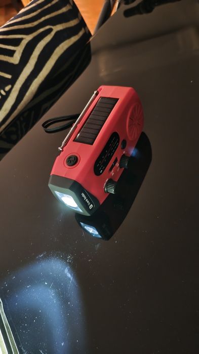 Rádio de Emergência Solar/Manivela c/ Power Bank 4000mAh (Novo