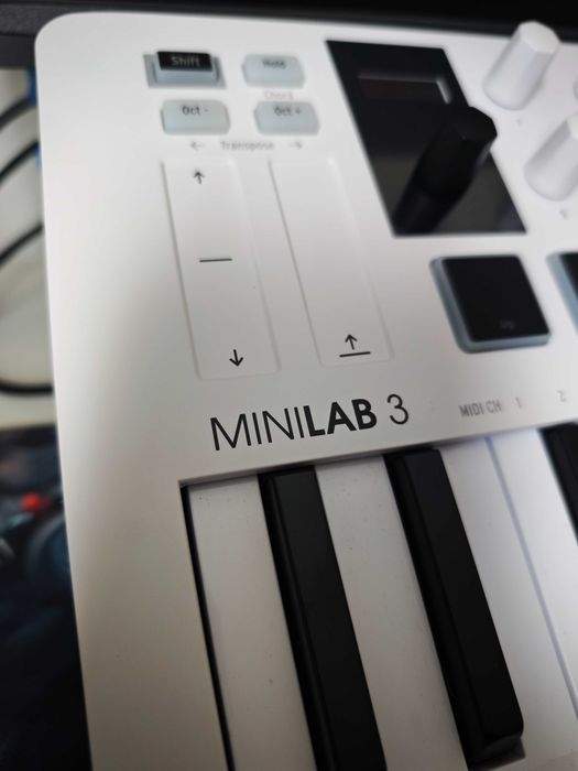 Teclado MIDI Arturia MiniLab 3 + Auscultadores OneOdio Pro10
