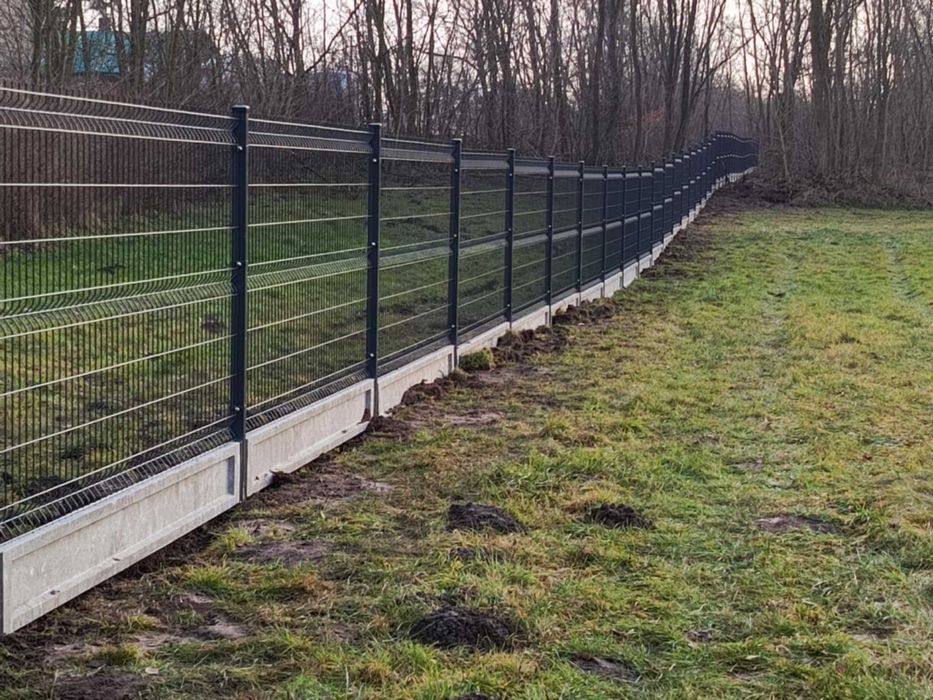 Kompletny system ogrodzenia z panela ogrodzeniowego Ø4,0 mm H 1530 mm + podmurówka