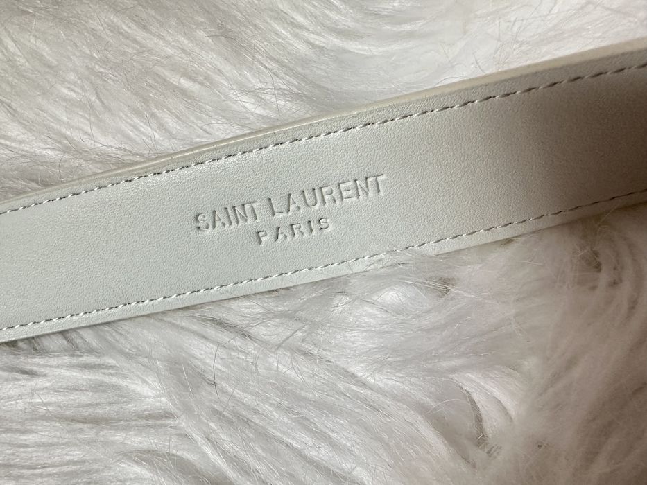 Cinto Branco com fivela e letras em dourado (120cm)