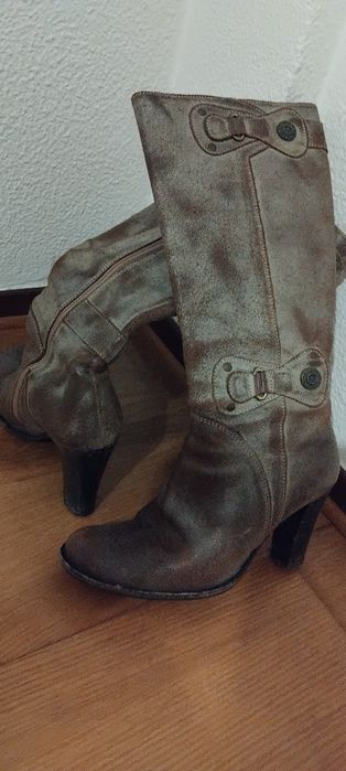 Botas 35 em pele super elegantes!