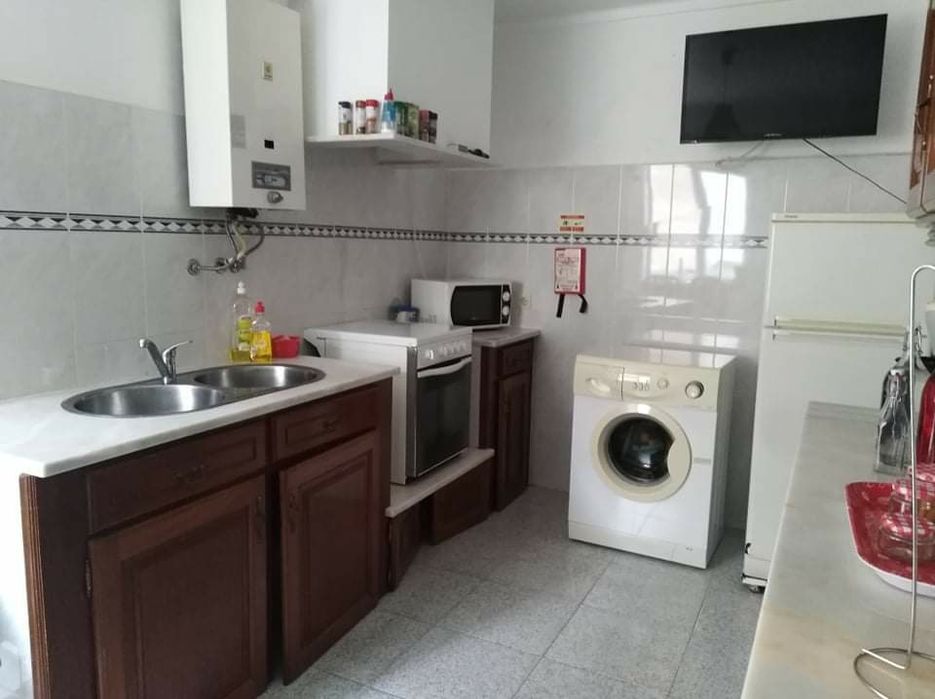 T1 r/c no centro histórico da praia da Nazaré 100m praia com quintal