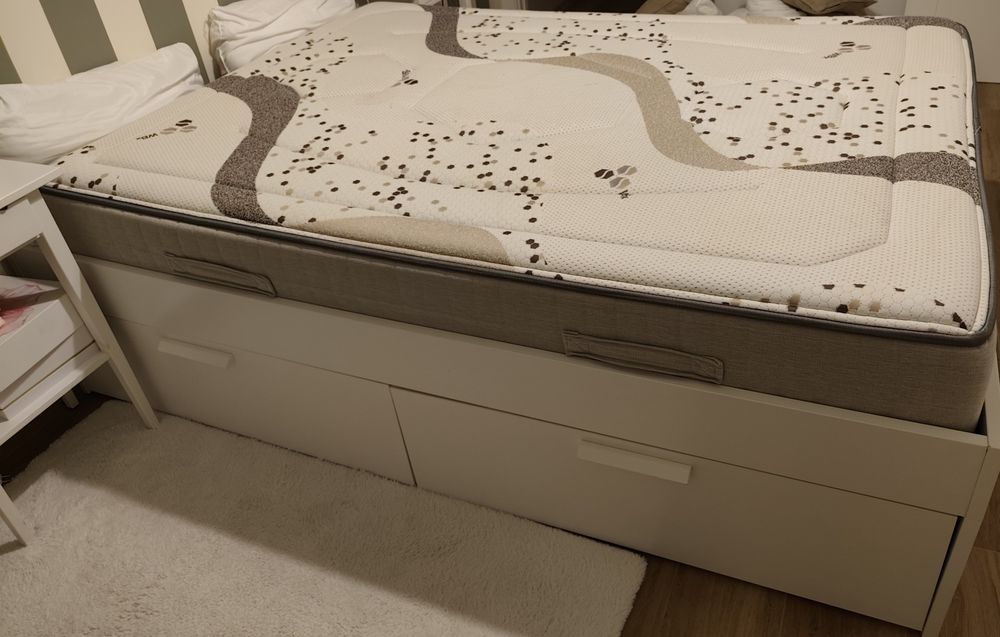Vendo cama e colchão