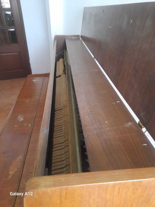 Piano Vertical Legnica (Oportunidade)