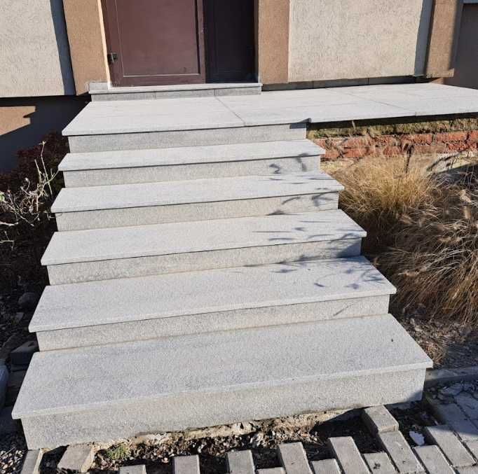 Stopień granitowy G603 New Bianco Cristal płomieniowany 150x33x2 cm