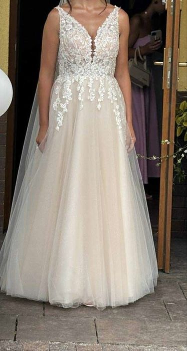 Piękna suknia ślubna litera A rozmiar s