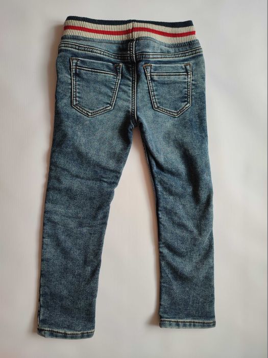 Jeansy niebieskie z meszkiem wiązane C&A r. 110