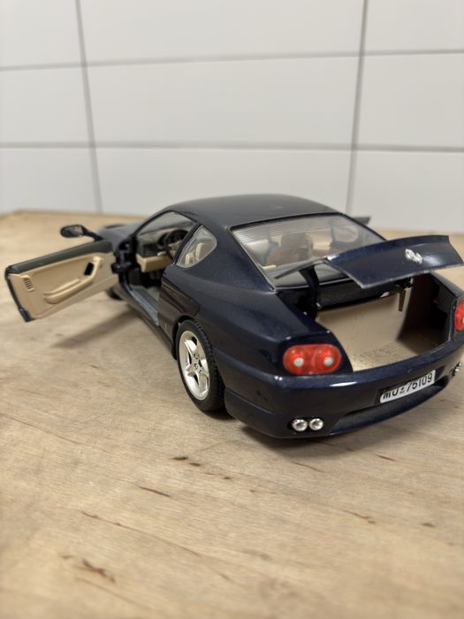 Модель машинки Ferrari 456 GT 1:18 Burago