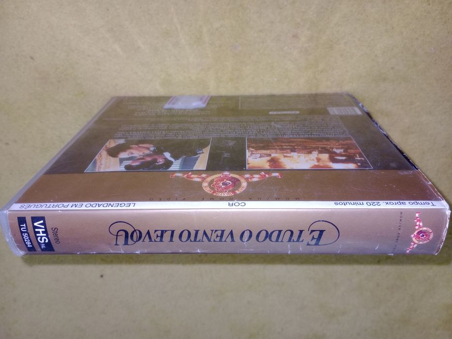 Caixa colecionável VHS "E tudo o tempo levou"