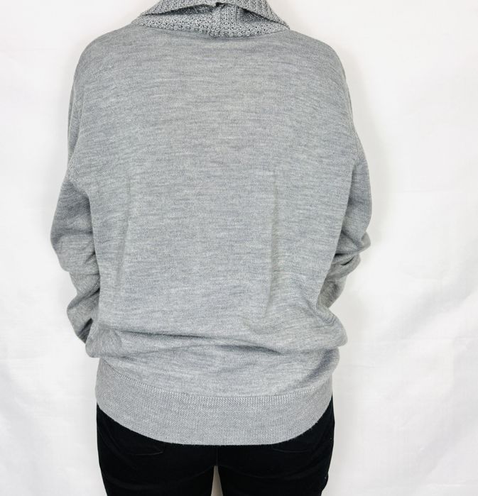 Szary sweter z szalowym kołnierzem L 40