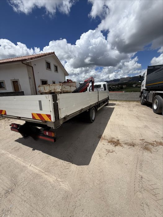 Mitsubishi Fuso com grua de 12M estrado