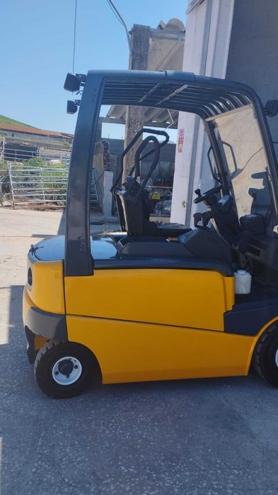 Empilhador eléctrico Jungheinrich EFG430 - 3.000 Kg (2629)