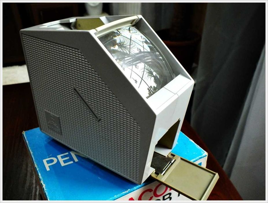 Przeglądarka półautomat Rzutnik Pentacon DB1 Na slajdy i klisze PRL