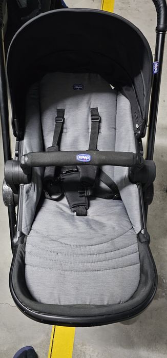 Carro de bebé com ovo