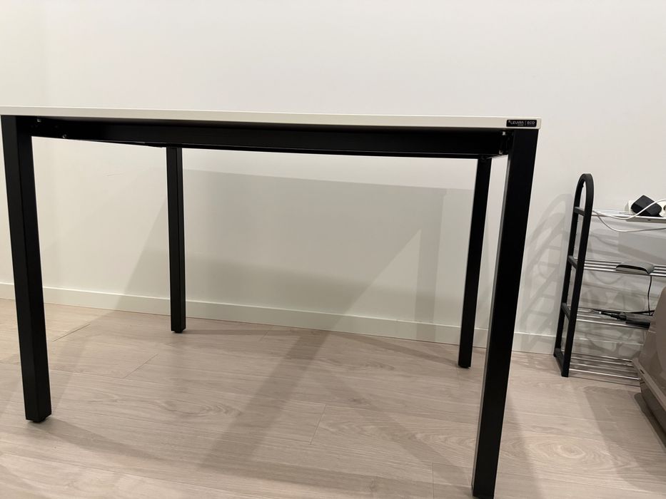 Vende-se secretária LEVIRA Ceou II Preto e Wengue Escuro