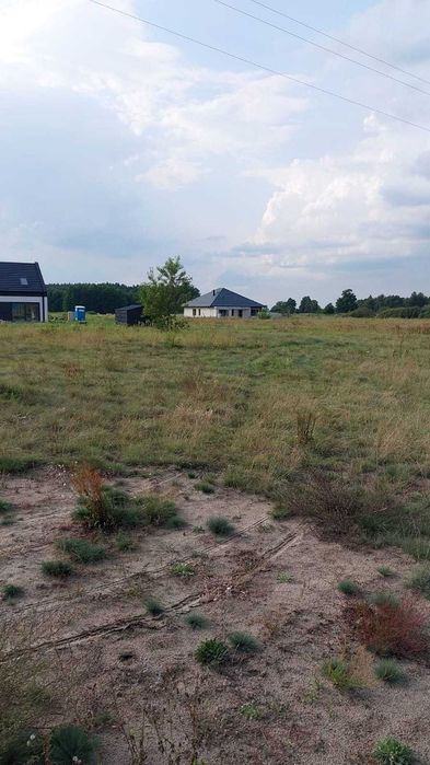 Sprzedam działkę budowlaną na osiedlu w  Kobylarni