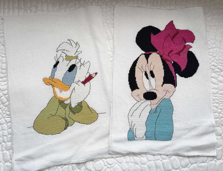 Tecido  bordado á mão a ponto cruz