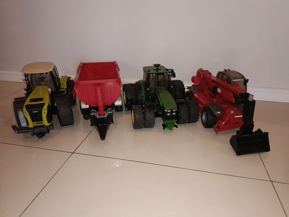 Traktory, ładowarka, przyczepa Bruder