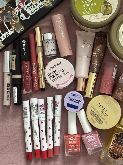 Лот косметики і товарів для тіла і ванни