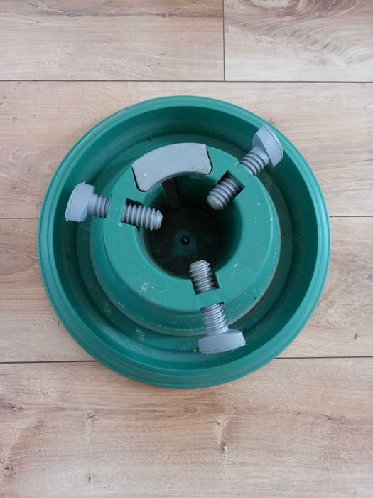 Podstawka pod choinkę plastikowa - średnica 39 cm, używana w bardzo dobrym stanie