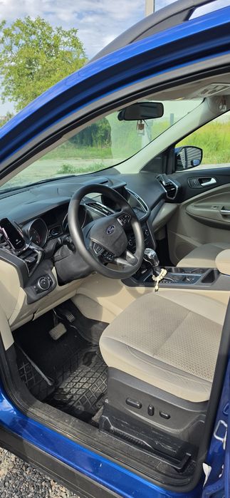 автомобиль  ford escape