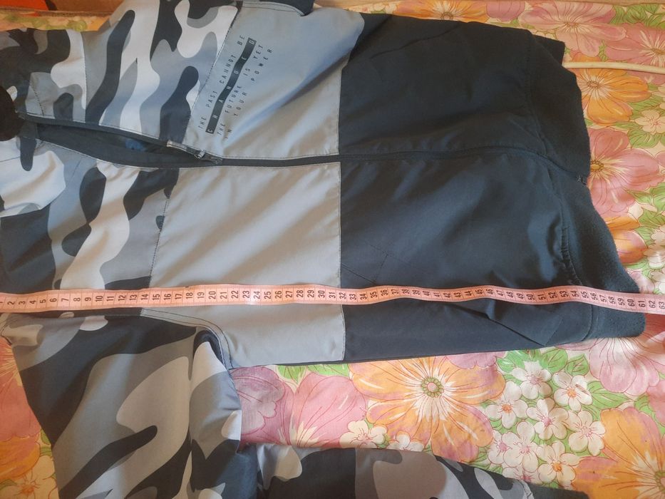 Продам куртку на весну.Хлопчик 10-11 років