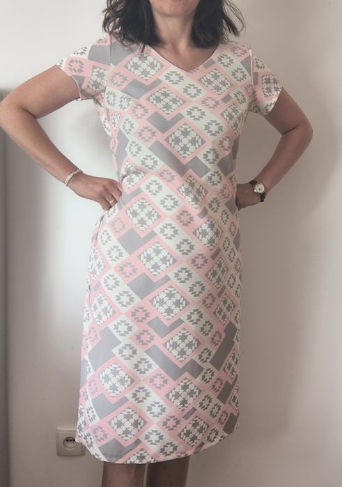 Elegancka letnia krótka sukienka, rozmiar 42
Ekspresowa wysyłka.