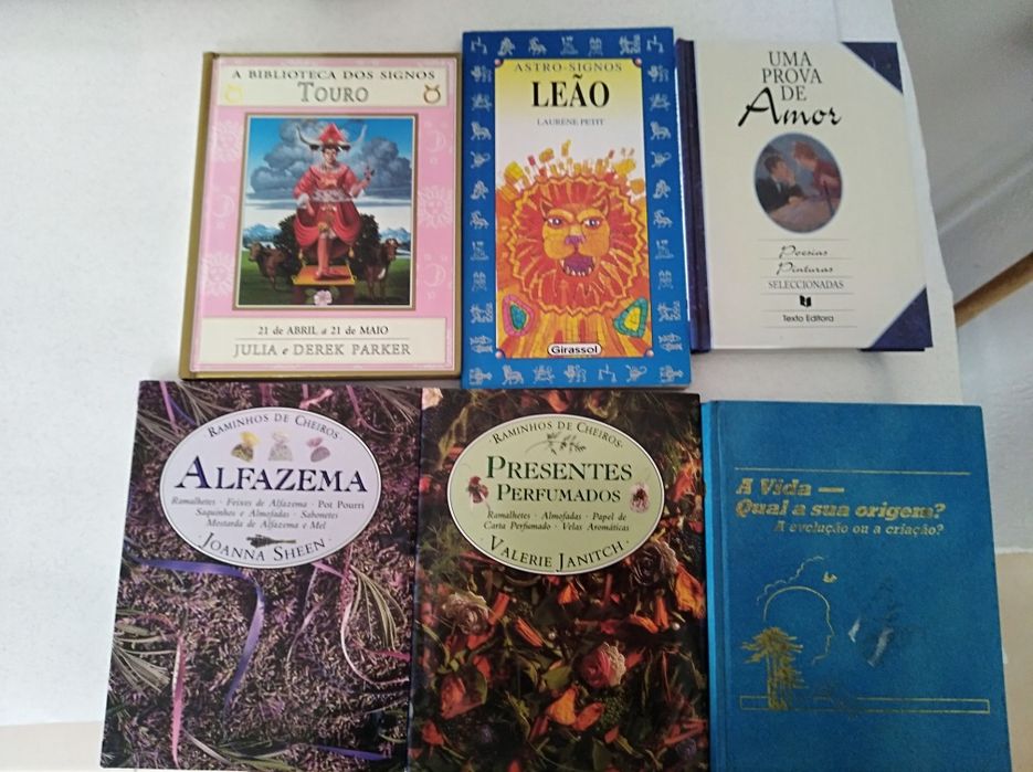 livros de dinausauros e do espaço