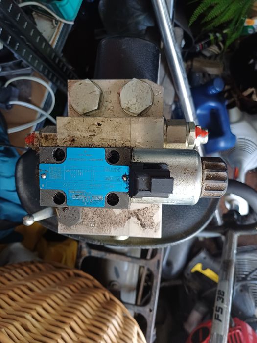 2 szt. Nowy Blok Sterujący Napędu Weber-Hydraulik 1701811 250 bar