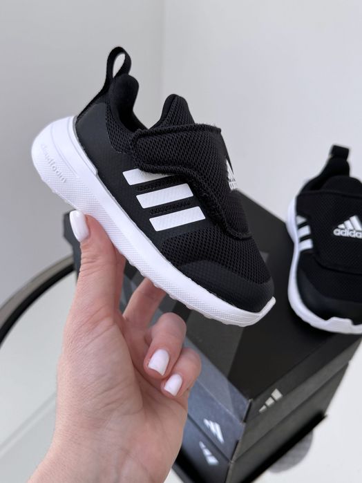 Легчайшие детские кроссовки на липучках Adidas  21/22р