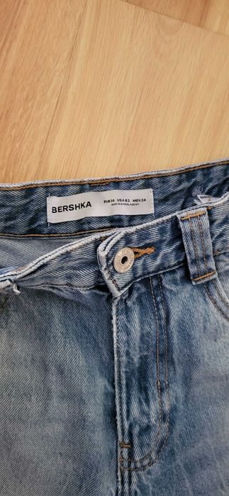 Dzinsy Bershka Relaxed Fit r.34