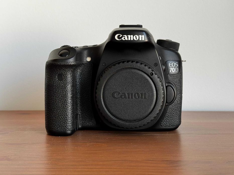 Canon EOS 70D + 18-200mm IS + 50mm f/1.8 + acessórios
