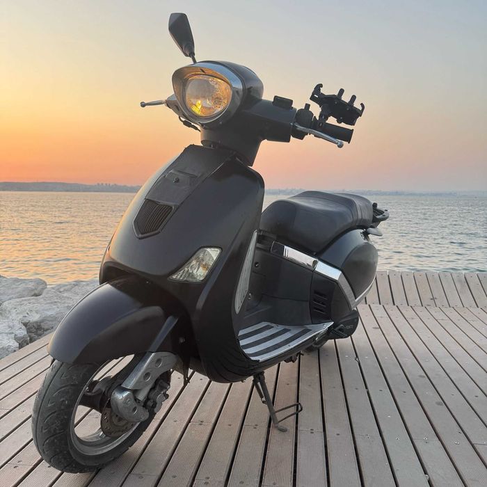 Scooter Fosti 125cc - Apenas 10.800km - Muito Económica