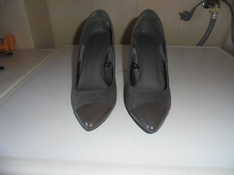 sapatos de mulher cor cinza