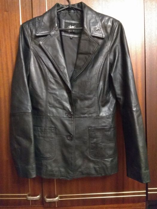 Германия Женская кожаная курточка- пиджак в отличном состоянии