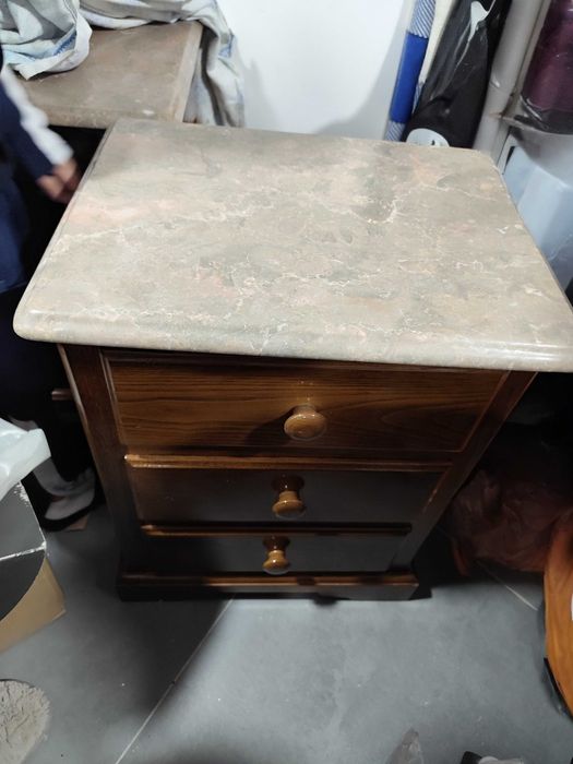 Quarto casal, cómoda e mesinhas de cabeceira