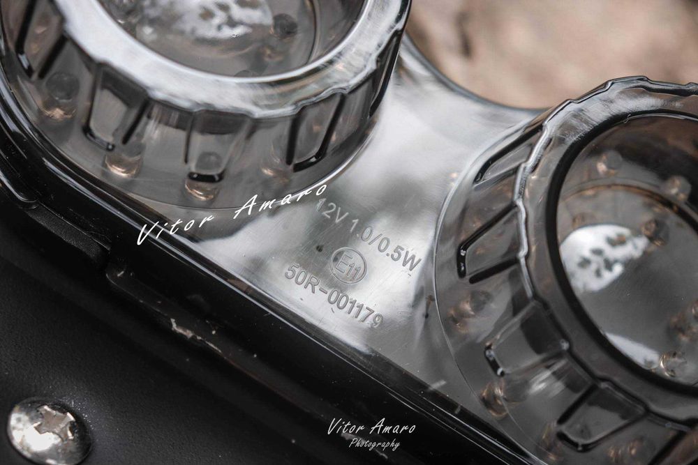 Suporte com Piscas/Luz Led Matrícula Moto Cafe Racer(3 Cores)