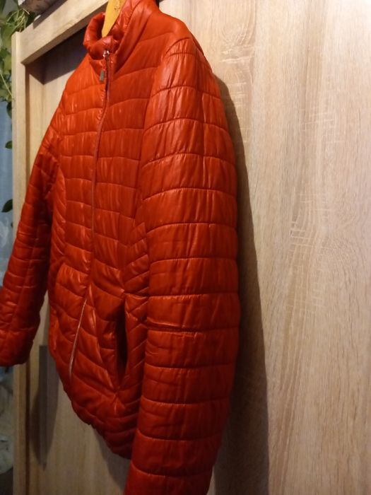 Czerwona kurtka damska