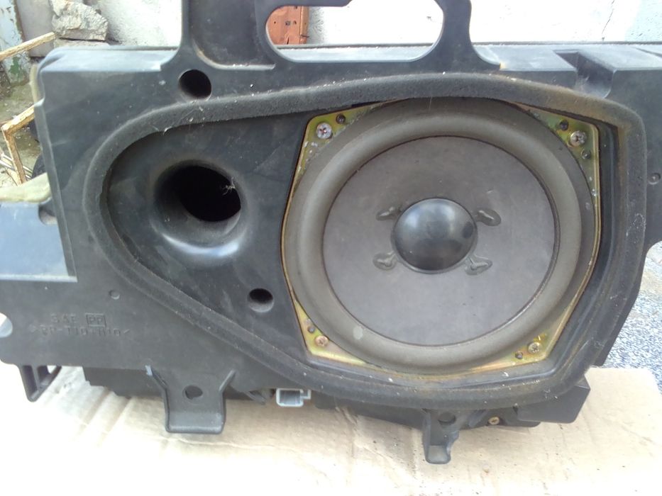 Сабвуфер Toyota Prado
