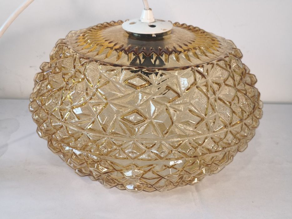 3× żyrandol PRL – lampa wisząca, bursztynowe szkło prasowane, vintage